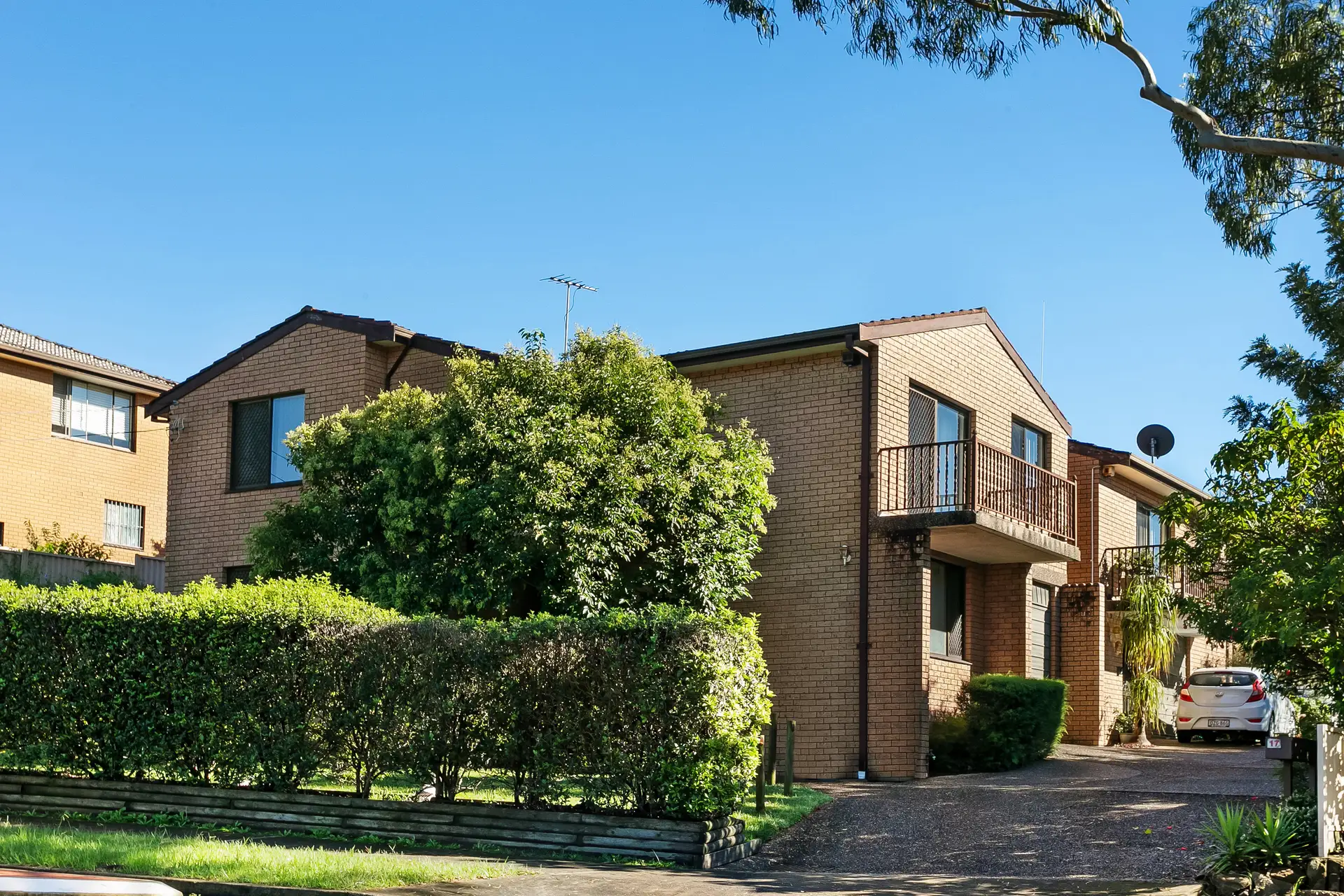 4/17 Bass Road, Earlwood Sold by Adrian William