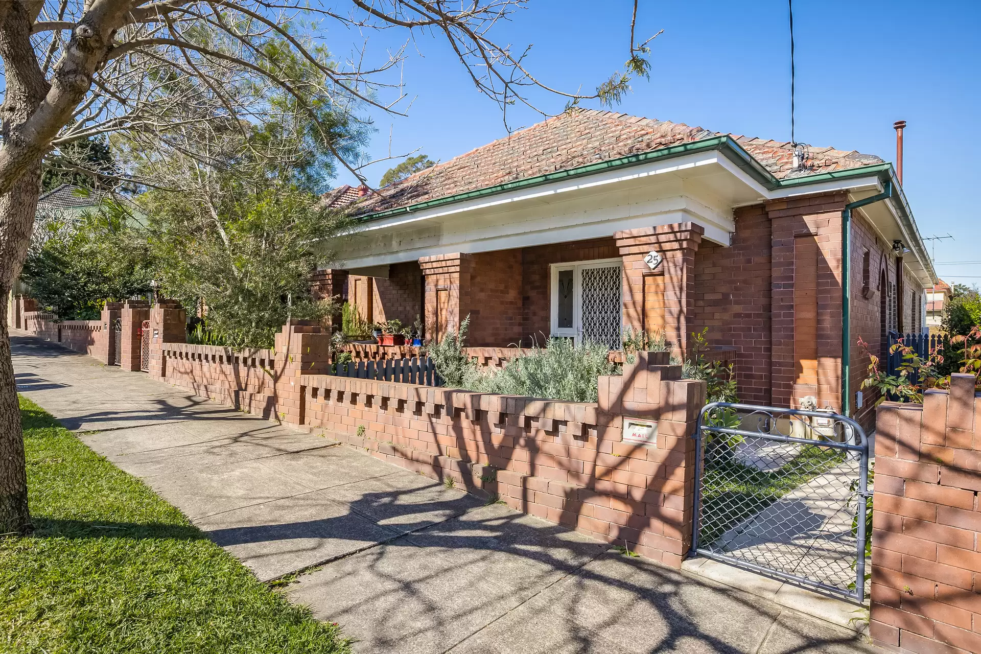 25 William Street, Marrickville Auction by Adrian William