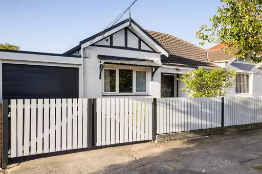 18 Yule Street, Dulwich Hill Auction by Adrian William