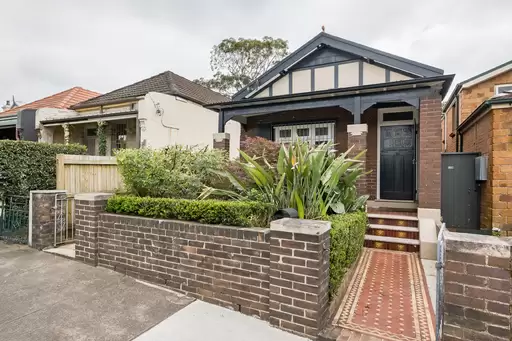 12 York Crescent, Petersham Auction by Adrian William