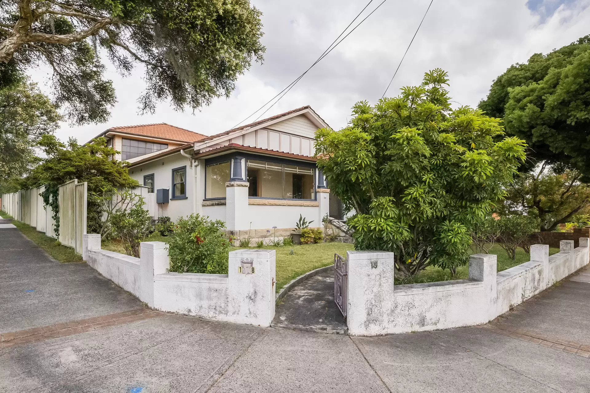 18 Fricourt Avenue, Earlwood Auction by Adrian William