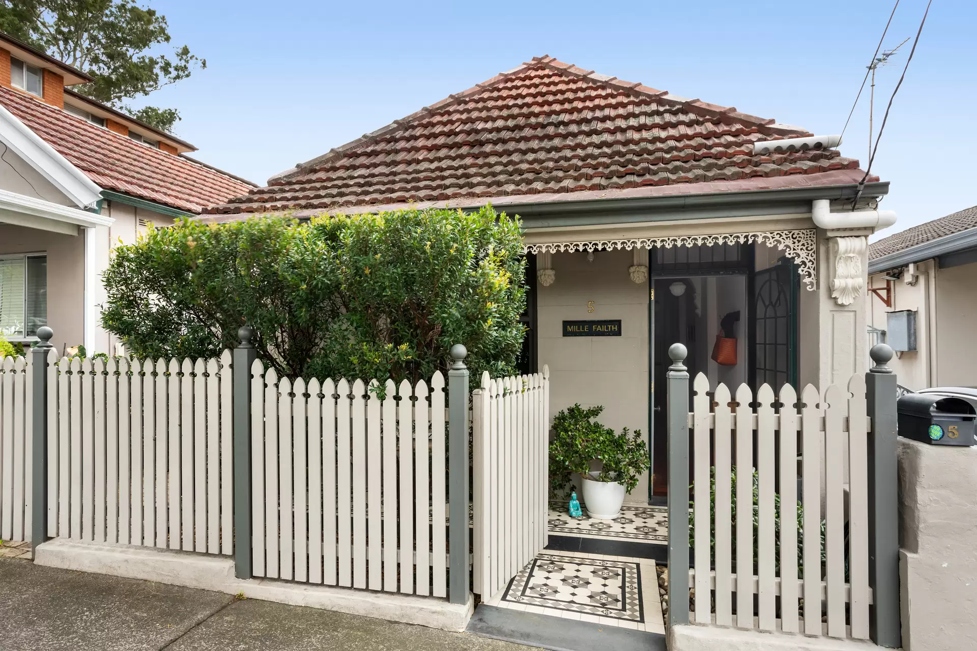 5 Dulwich Street, Dulwich Hill Auction by Adrian William