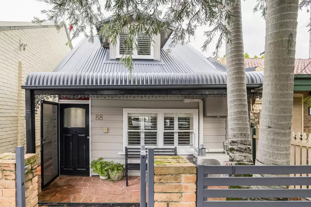 88 Lord Street, Newtown Auction by Adrian William
