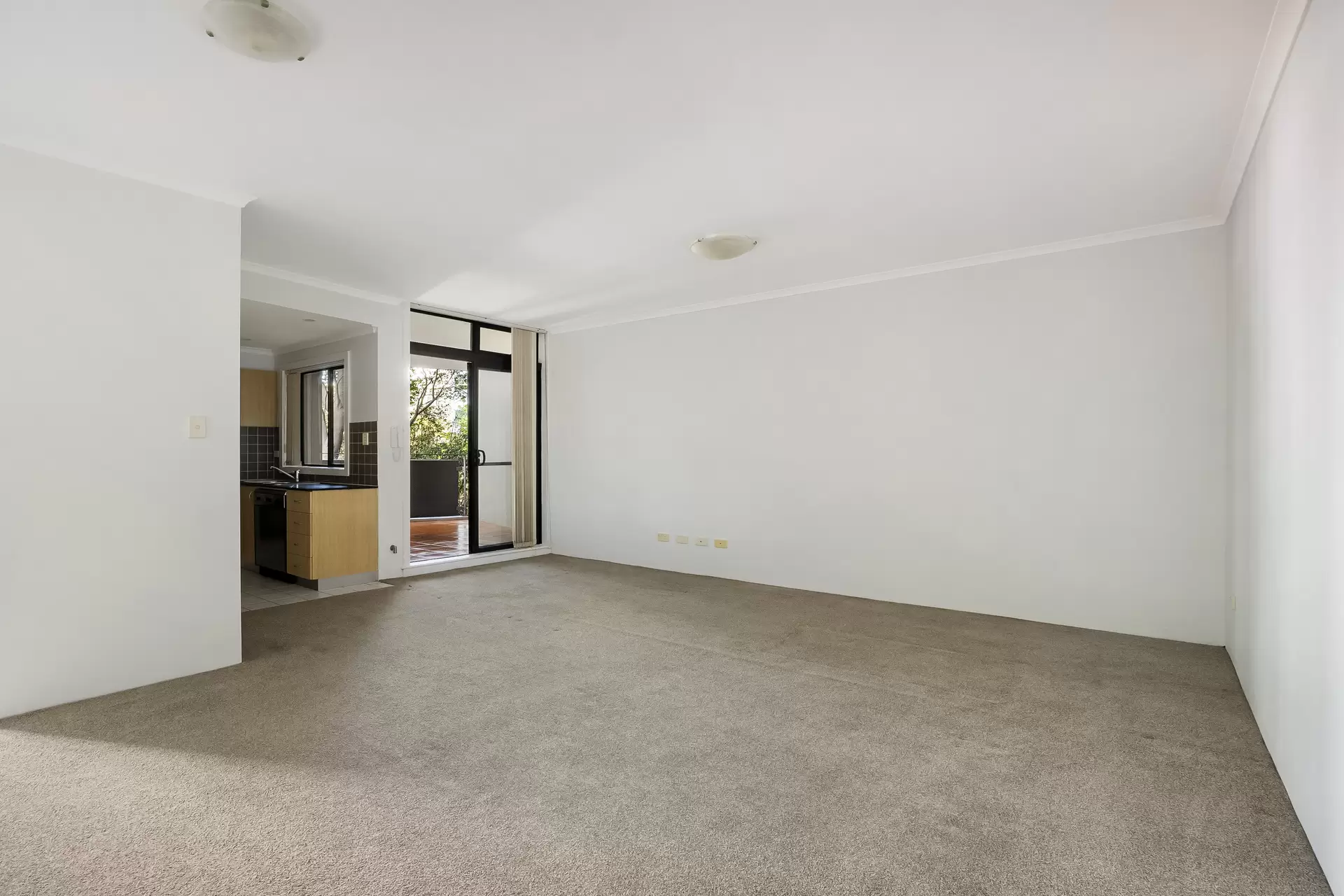 18/3-13 Erskineville Road, Newtown Leased by Adrian William