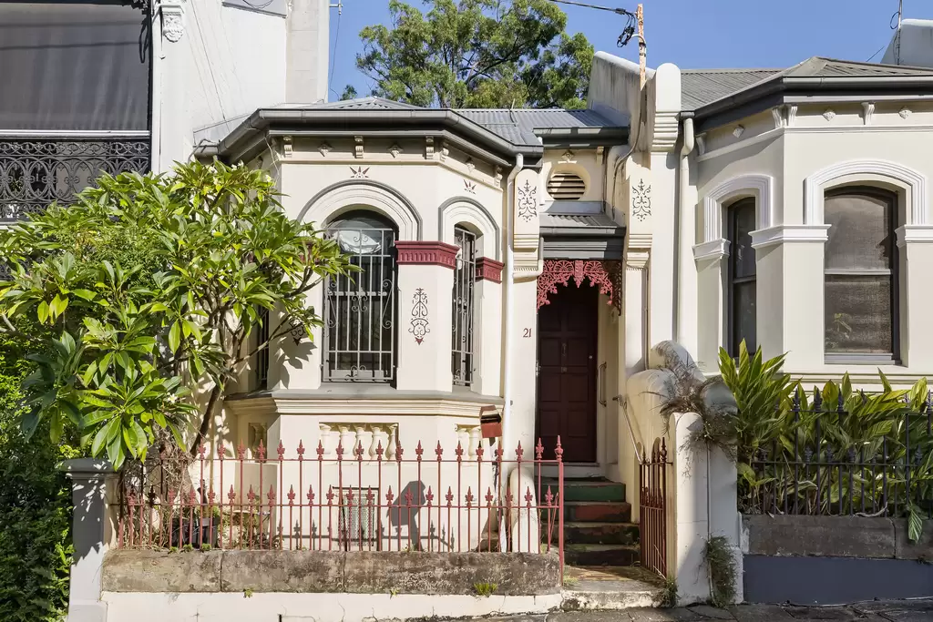 21 Bucknell Street, Newtown Auction by Adrian William