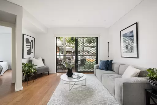 39/75A Ross Street, Glebe Auction by Adrian William