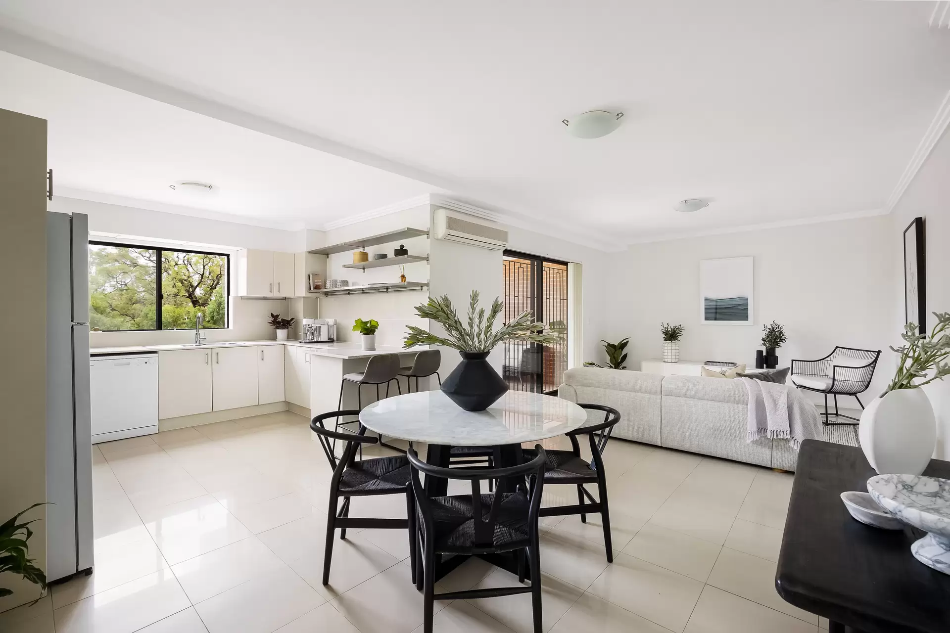 21/54-58 Sixth Avenue, Campsie Auction by Adrian William