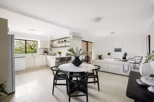 21/54-58 Sixth Avenue, Campsie Auction by Adrian William
