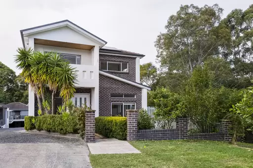 2/30 Pheasant Street, Canterbury Auction by Adrian William