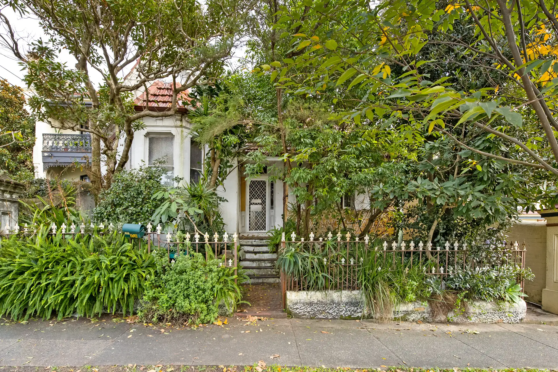 8 Railway Street, Petersham Sold by Adrian William