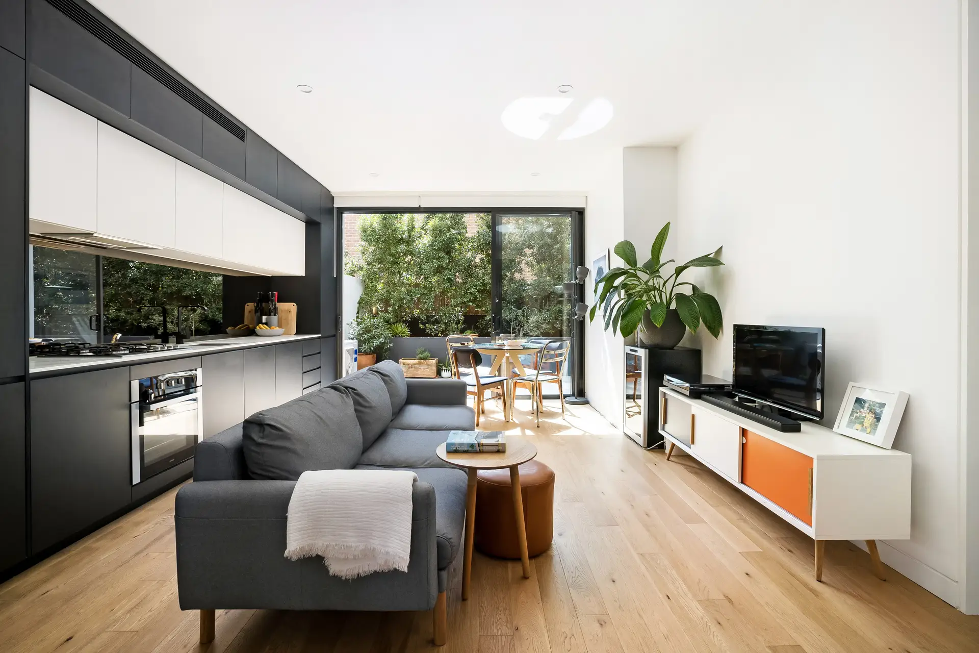 G05/114-116 The Boulevarde, Dulwich Hill Sold by Adrian William